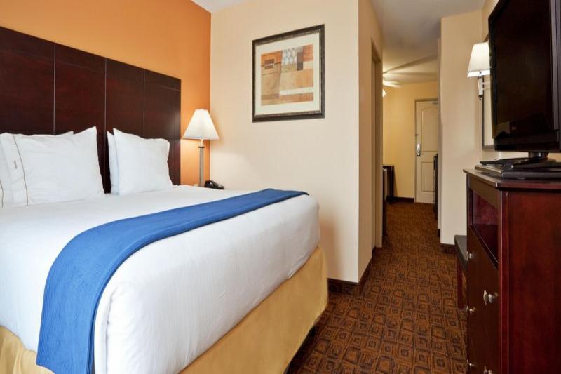 Holiday Inn Express Hotel & Suites Cincinnati - Mason By Ihg Exterior photo