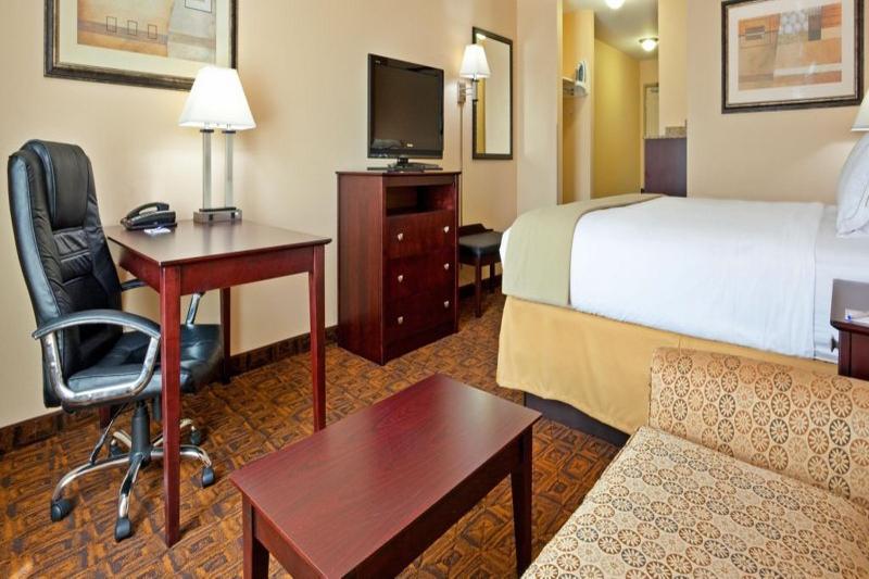 Holiday Inn Express Hotel & Suites Cincinnati - Mason By Ihg Exterior photo