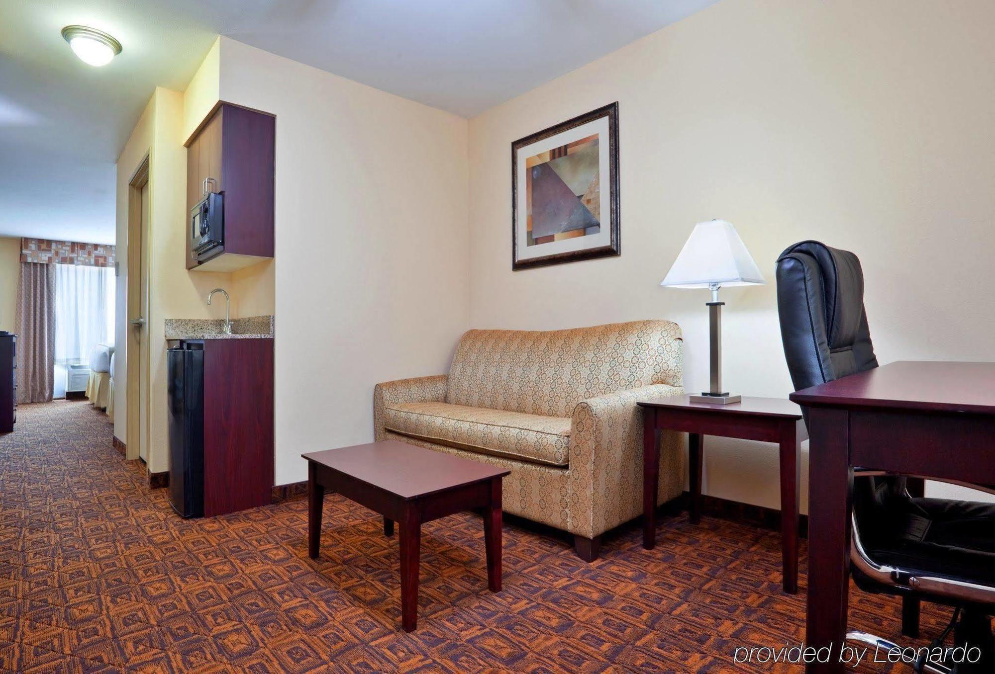 Holiday Inn Express Hotel & Suites Cincinnati - Mason By Ihg Exterior photo